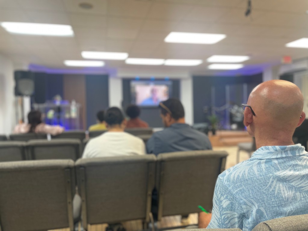 Servicio en Vivo y Apóstol Luis Hernández predicando desde Oregon, USA